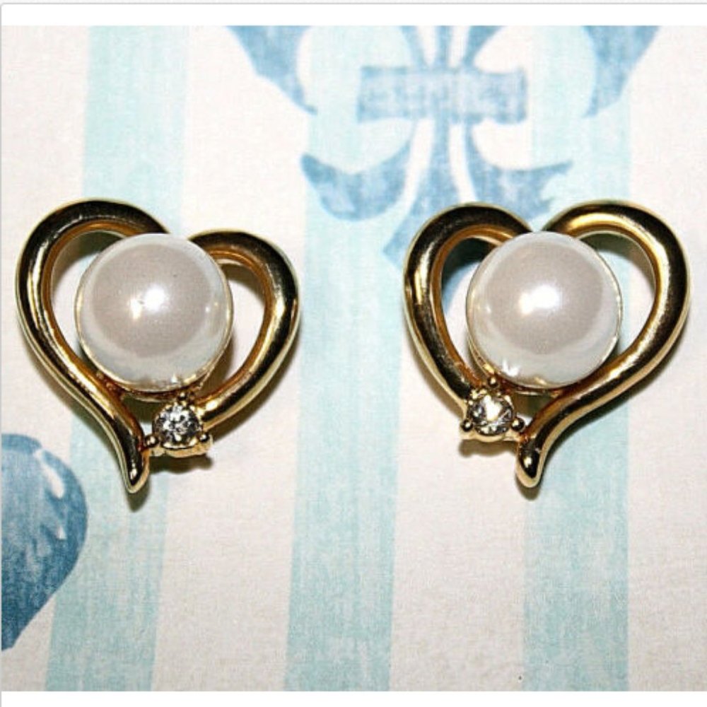 Fashion Heart Post Earrings Gold Toned Faux Pearl